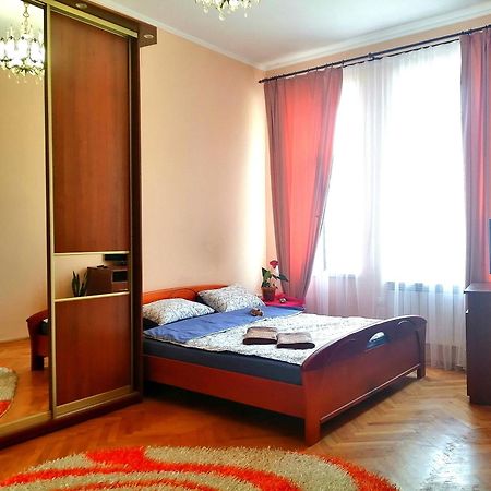 Flat On Sheptytskykh Apartment Лвив Екстериор снимка