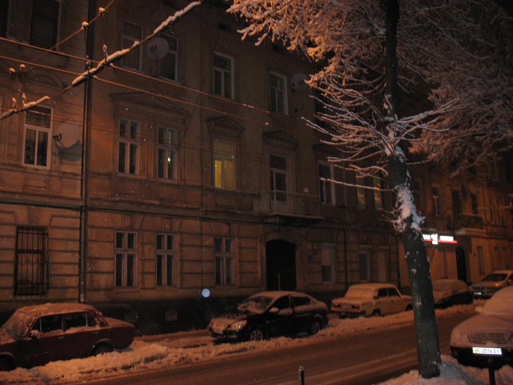 Flat On Sheptytskykh Apartment Лвив Екстериор снимка