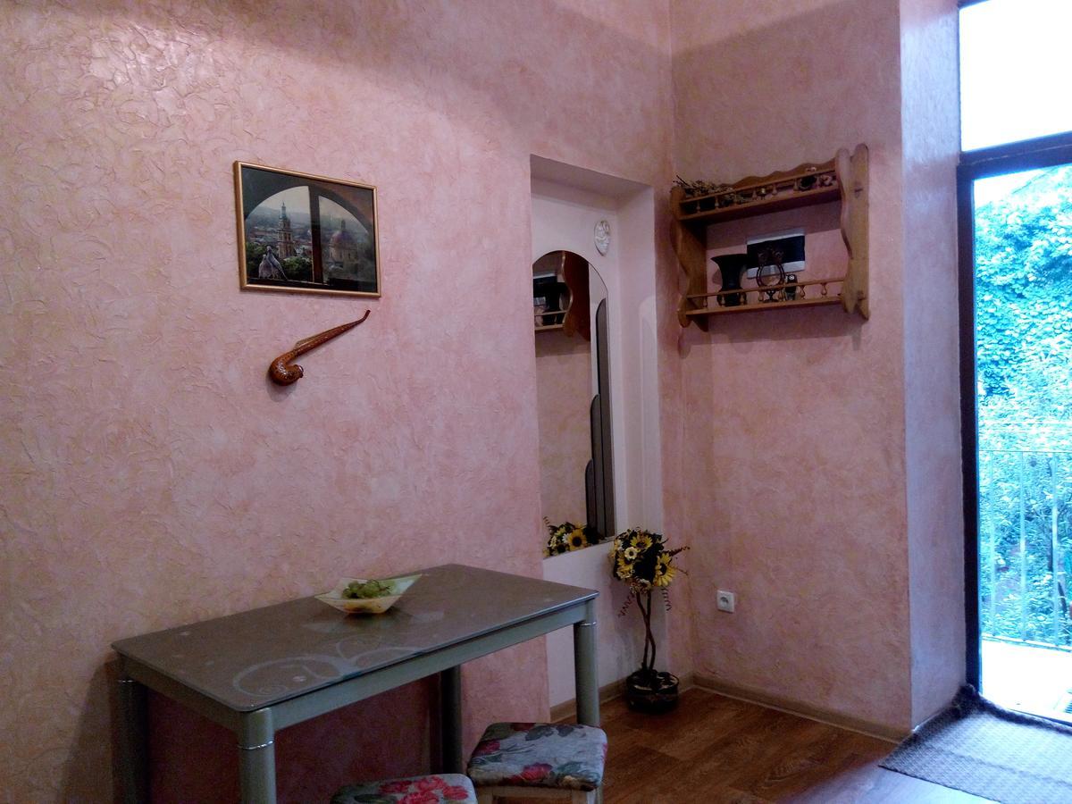 Flat On Sheptytskykh Apartment Лвив Екстериор снимка